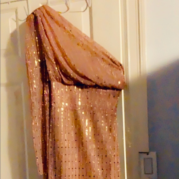 Brand New Stunning off shoulder golem dress - Picture 1 of 6